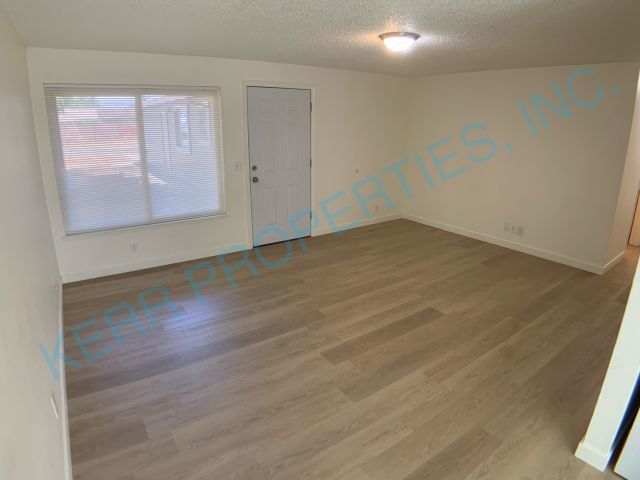 Foto del edificio - Charming 3-Bed Retreat with 2 Full Baths in Portland's Heart – 1000 Sq Ft of Comfort!