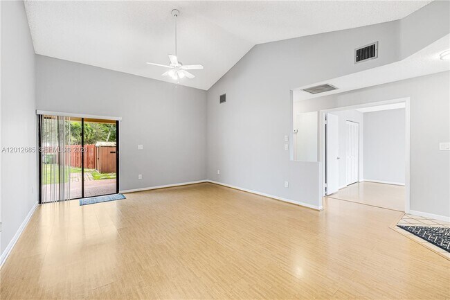 Foto del edificio - 11301 SW 4th St