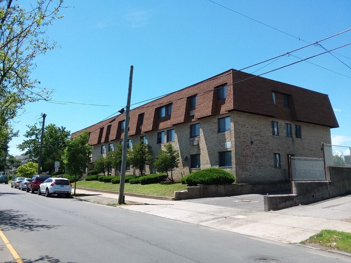 Exterior - 1315 Noble Ave