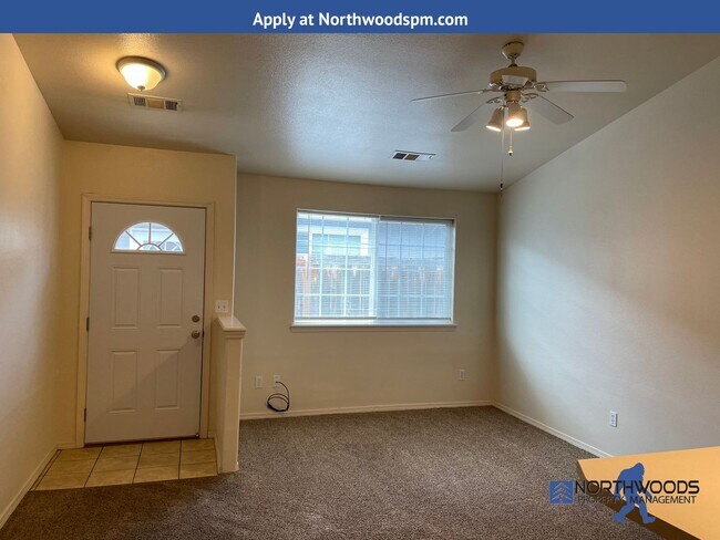 Foto del edificio - Nice 2 Bedroom 1.5 Bath Duplex