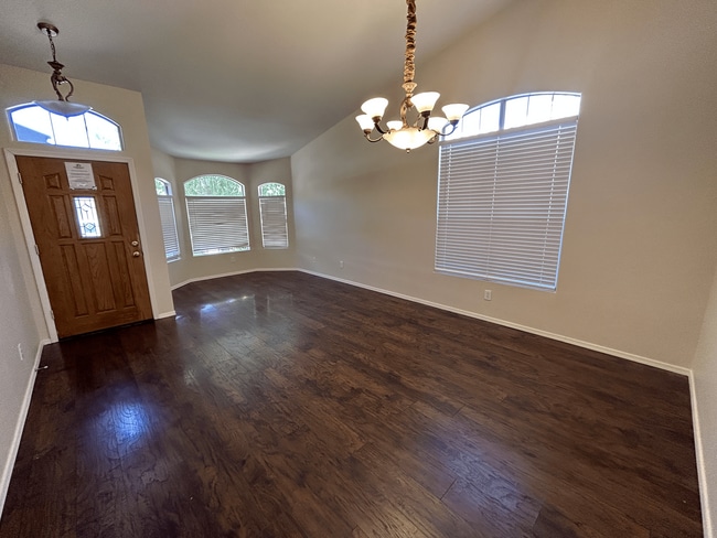 Foto del edificio - 4 Bedroom 2.5 Bathroom Lakewood Home