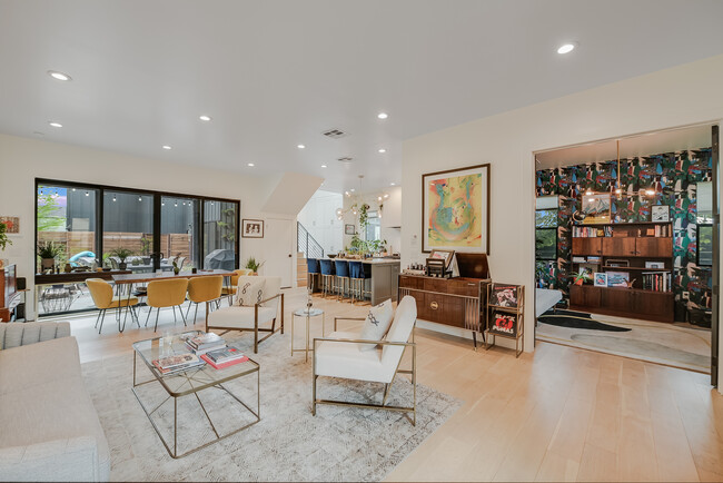 Foto del edificio - 2403 E 14th St