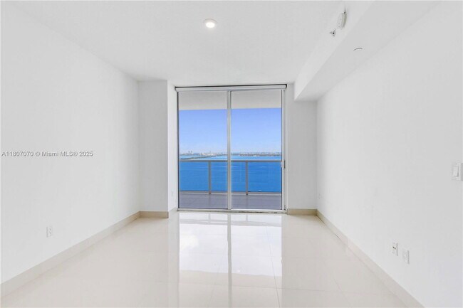 Foto del edificio - 600 NE 27th St