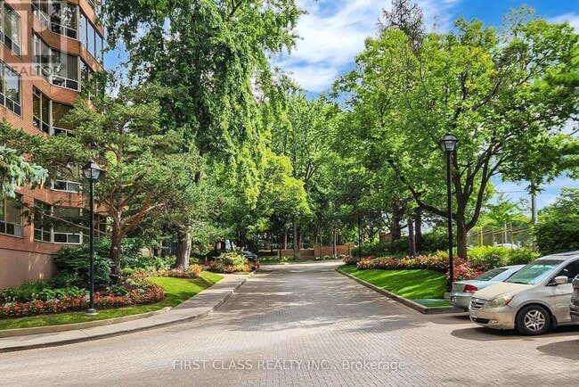 Building Photo - 3181 Bayview Ave