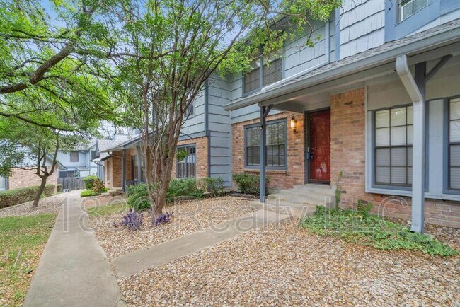 Foto del edificio - 1411 Gracy Farms Ln