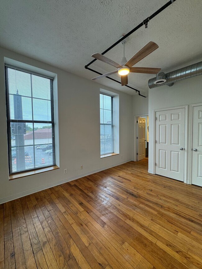 Foto del edificio - Main Street Loft Apartment