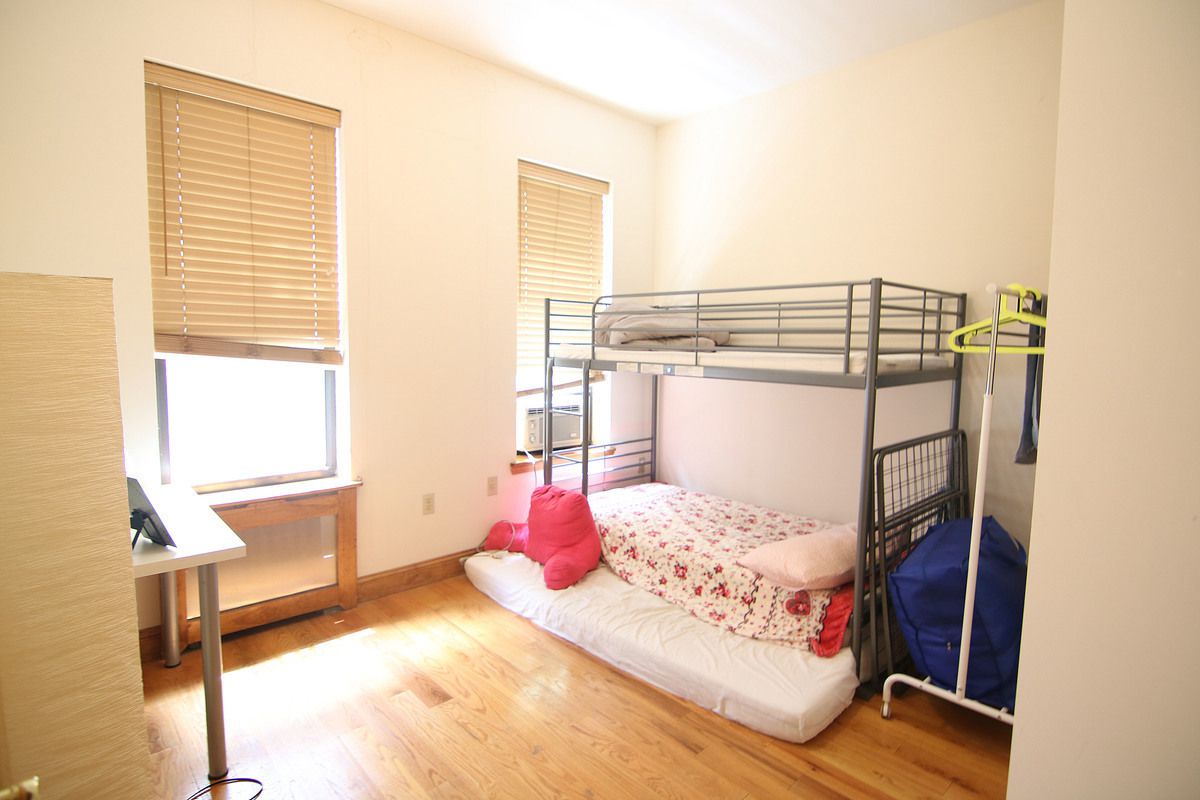 Foto principal - 244 W 109th St