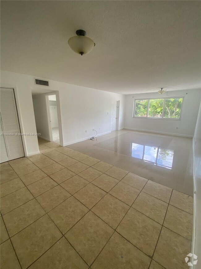 Building Photo - 6930 Miami Gardens Dr