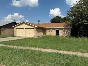 Building Photo - 1040 Meadowview Dr