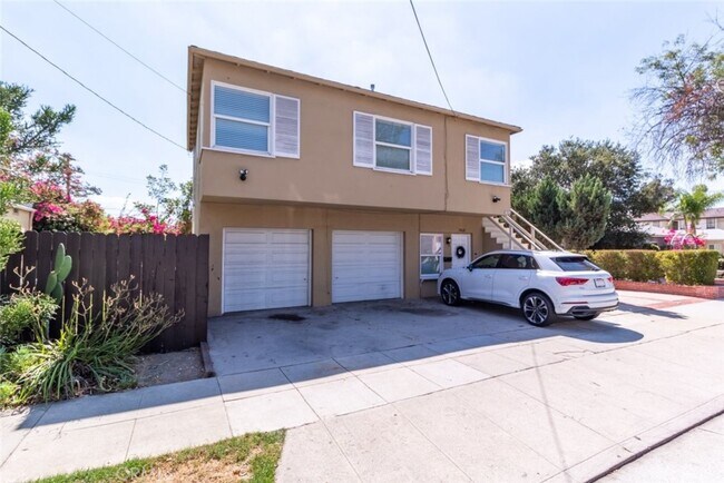 Building Photo - 1466 Stanley Ave