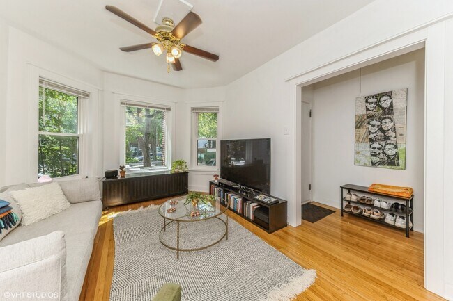 Foto del edificio - 3721 N Ashland Ave