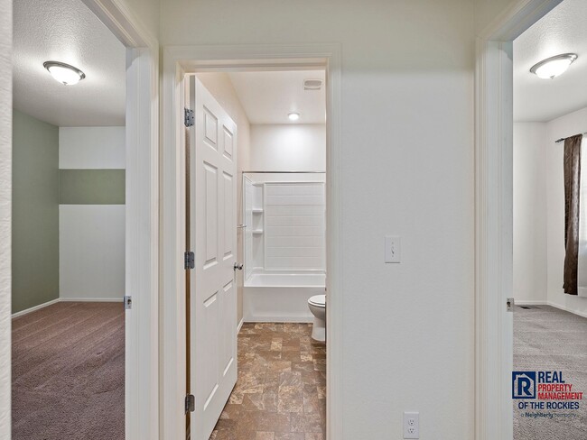 Building Photo - Beautiful Newer Home in Windsor – 3 Bed, 2...