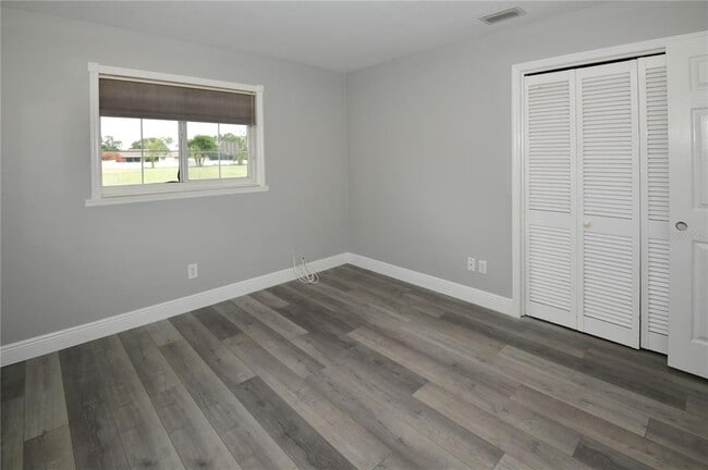 Foto del edificio - 6690 Burning Tree Dr