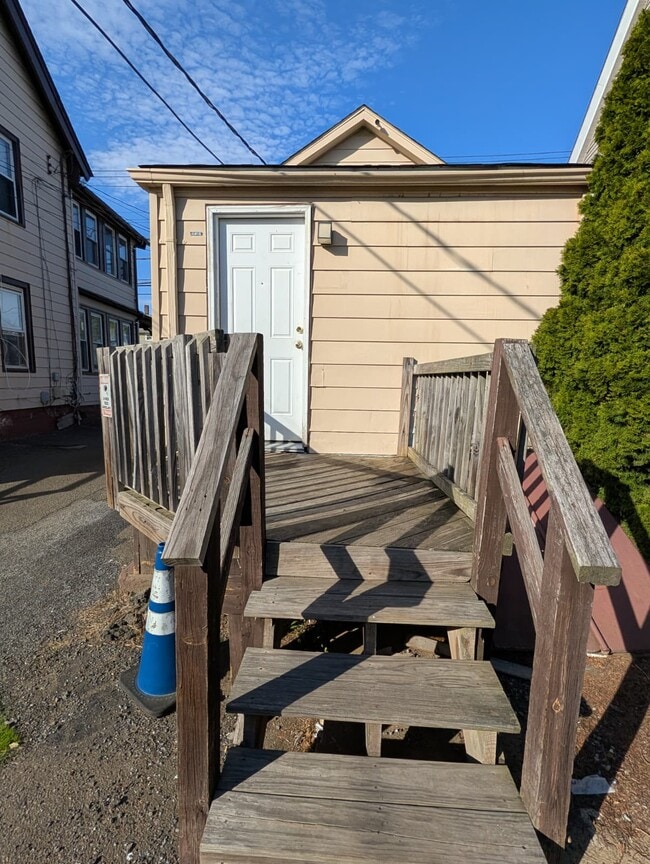 Building Photo - 466 Main St