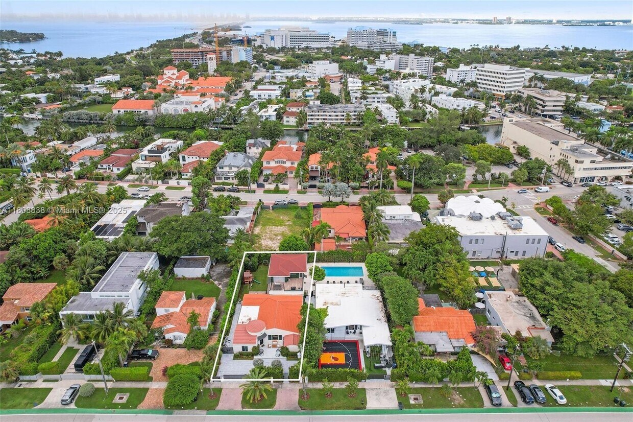 Foto principal - 3748 Prairie Ave