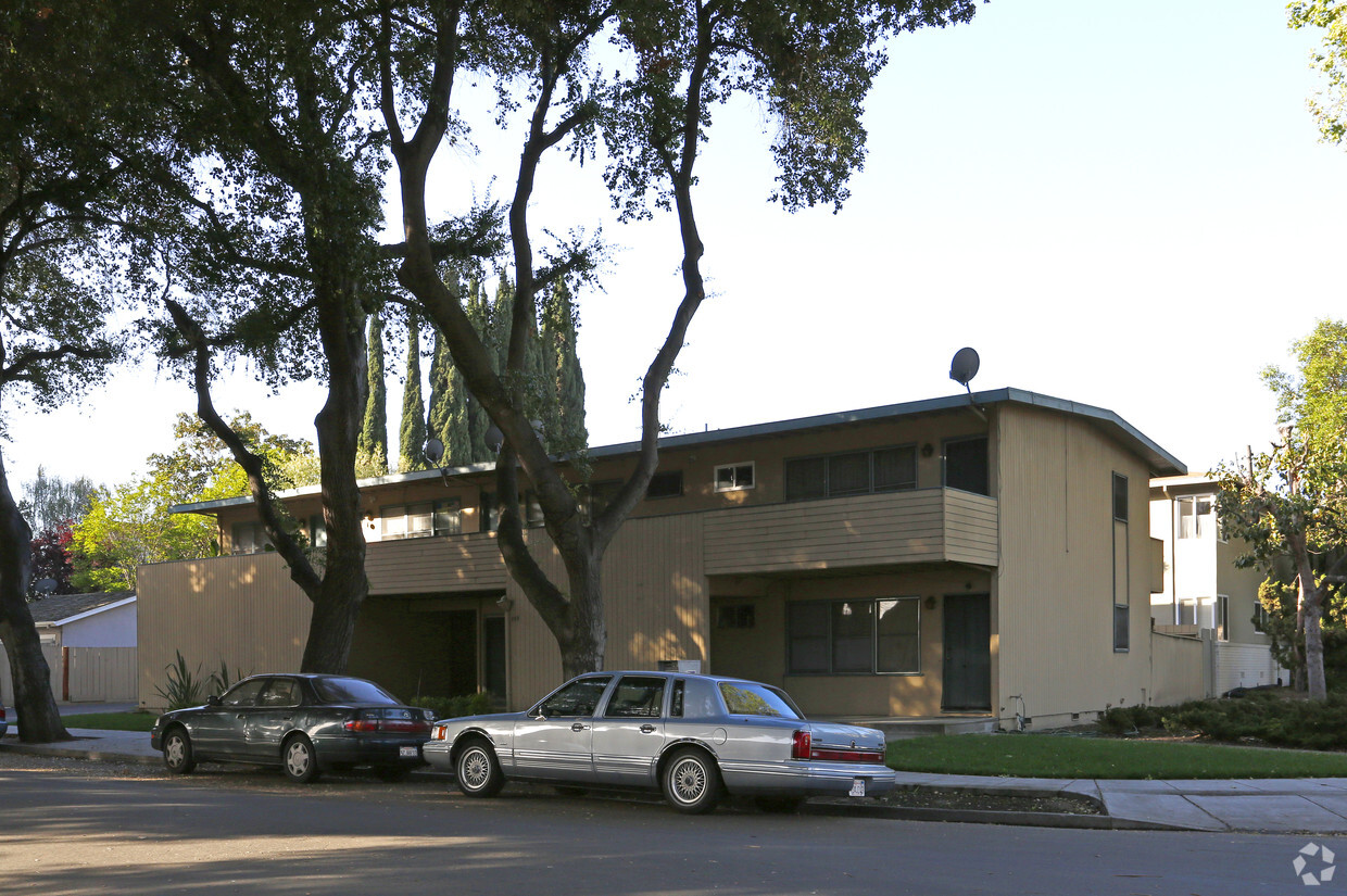 Building Photo - 999 Dana Ave