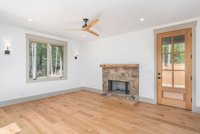 Building Photo - Stunning House w/ Amenities to Camp Lake J...