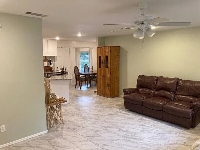 Foto del edificio - 211 Davidson Dr