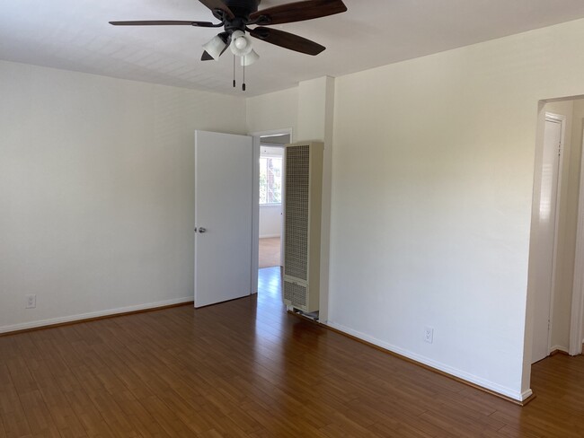 Living Room - 1830 W Glenoaks Blvd