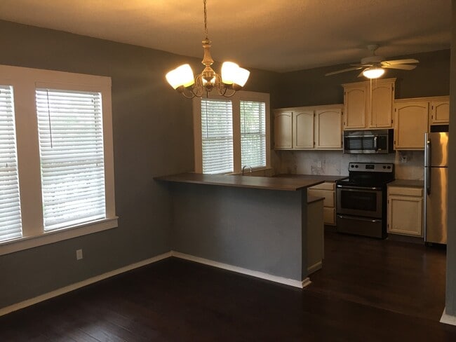 Photo - West Tampa Bungalow - Near UT & Downtown House