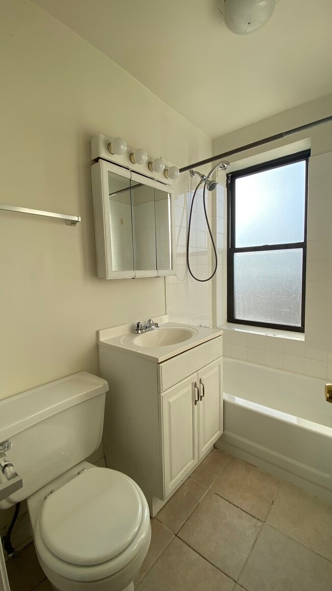 Foto del edificio - 3933 N Clarendon Ave