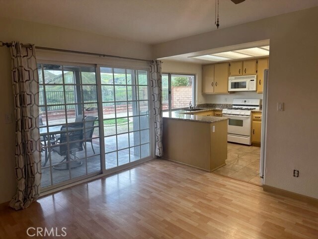 Foto del edificio - 4522 Feather River Rd
