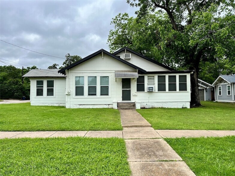 Foto principal - 1002 Gregg St