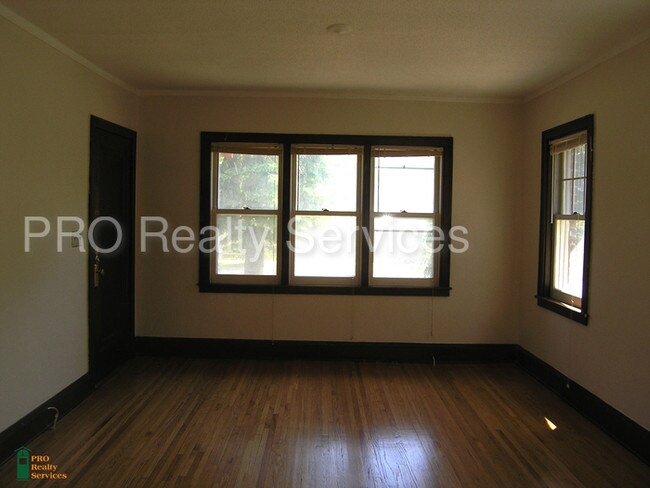 Building Photo - 3636 Cedar Ave S