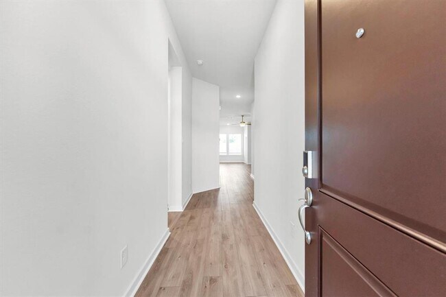 Foto del edificio - 16922 Tulip Row Ln