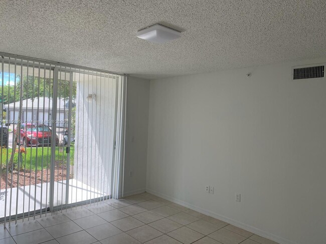Foto del edificio - 620 SW 111th Ave