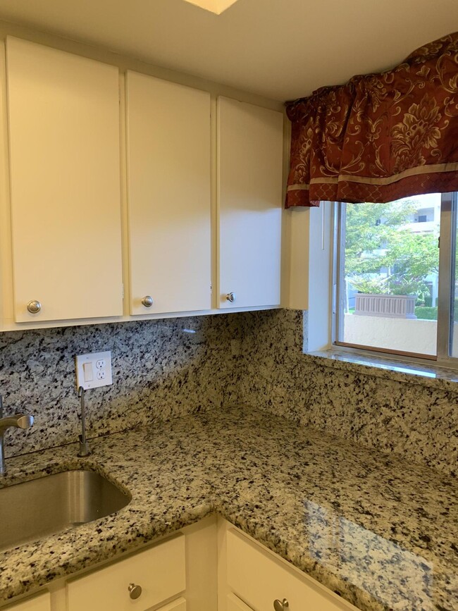 Foto del edificio - 3212 Strawflower Way