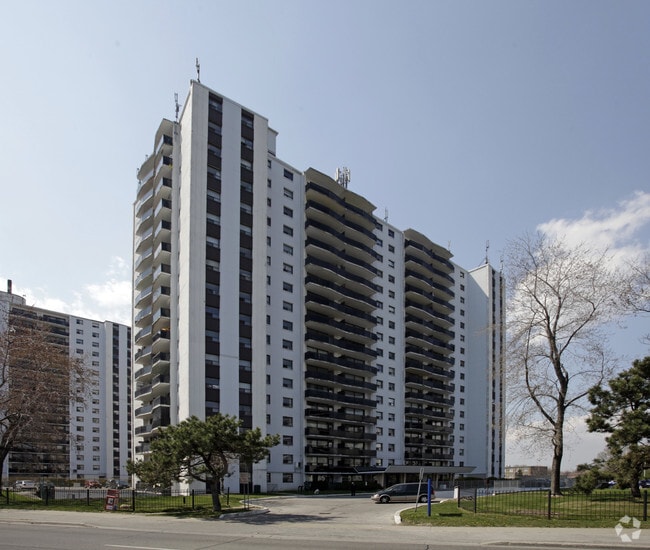 Building Photo - 2560 Kingston