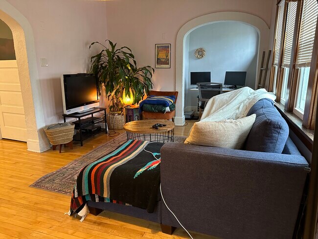 Foto del edificio - 2806 S Clement Ave