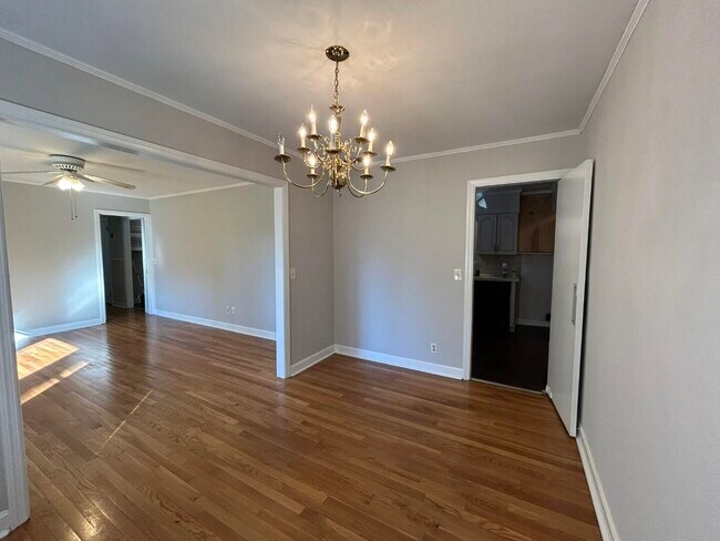 Foto del edificio - 523 Colonial Dr