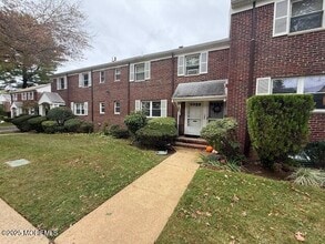 Building Photo - 82 Manor Dr