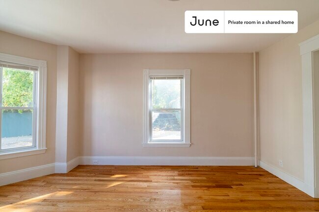 Foto del edificio - Room in Shared 7 bed/2 bath home in Allston