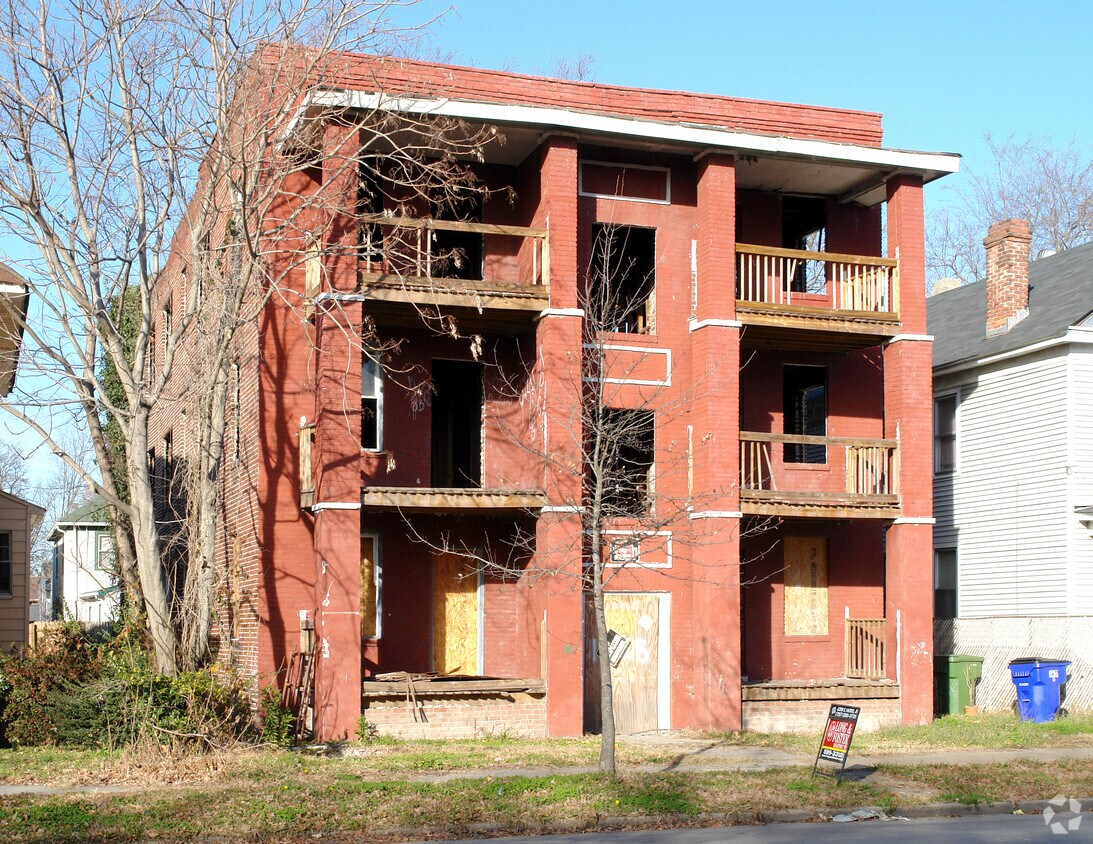 Building Photo - 1028 W 35th St