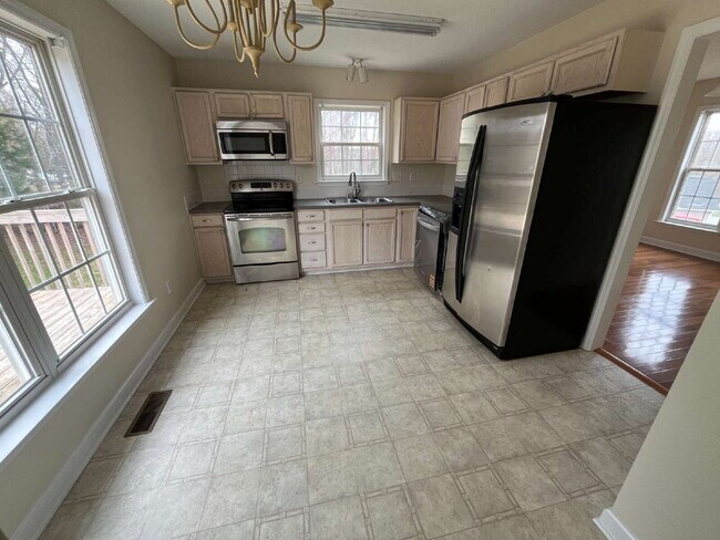 Foto del edificio - 145 Fiddlers Run Ct