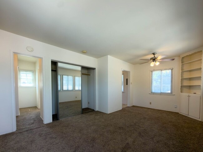 Building Photo - 4114 W Victory Blvd