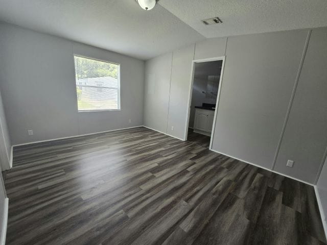 Building Photo - 1400 Banana Rd