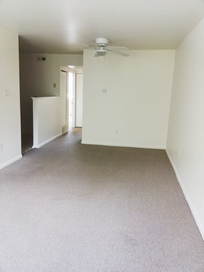 Building Photo - 2 Bd On Academy Road
