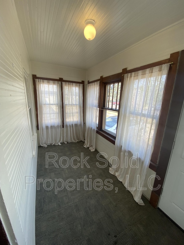 Foto del edificio - 519 E 7th St