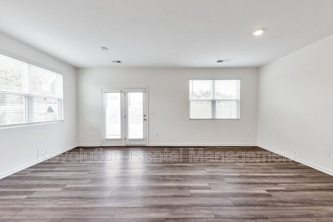 Building Photo - 101 Ellicott Way