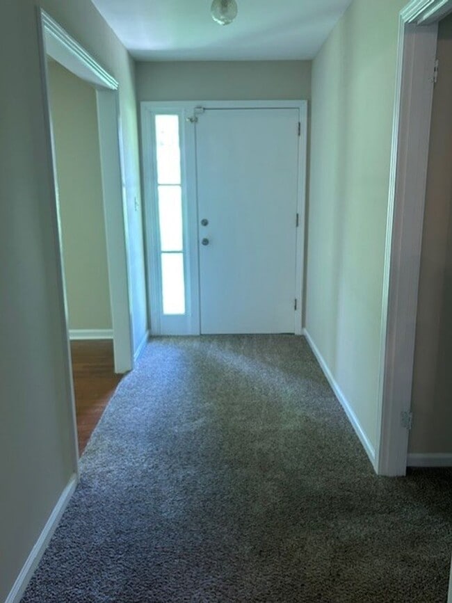 Building Photo - 3 BEDROOM IN COLUMBIA!!