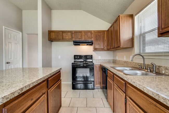 Building Photo - MOVE IN READY WITH SELF TOUR OPTION--  MES...
