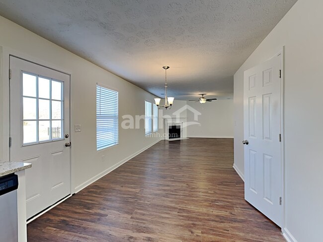 Building Photo - 2648 Sutherland Dr