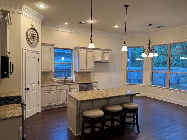 Foto del edificio - 556 Bateleur Way