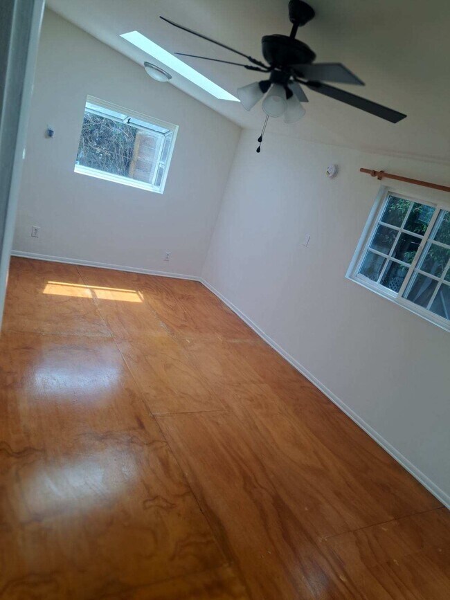 Master bedroom - 731 Brooks Ave