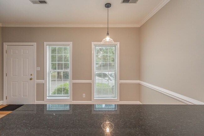 Building Photo - TH - End Unit Close to Downtown!  Just Pai...