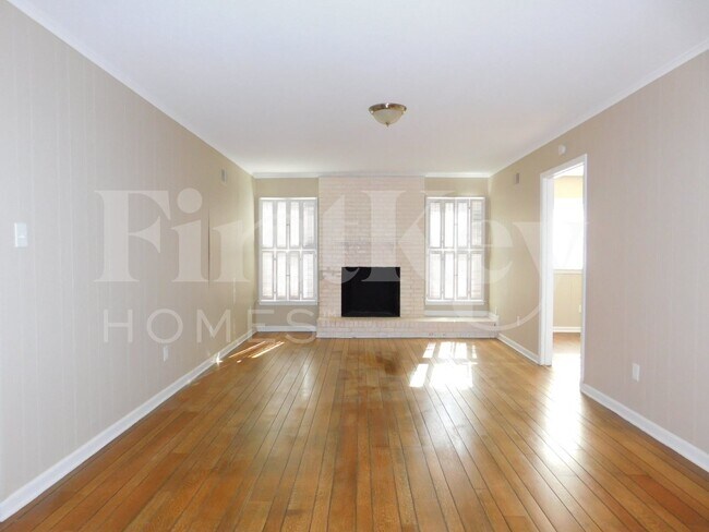 Foto del edificio - 6135 Haddington Dr